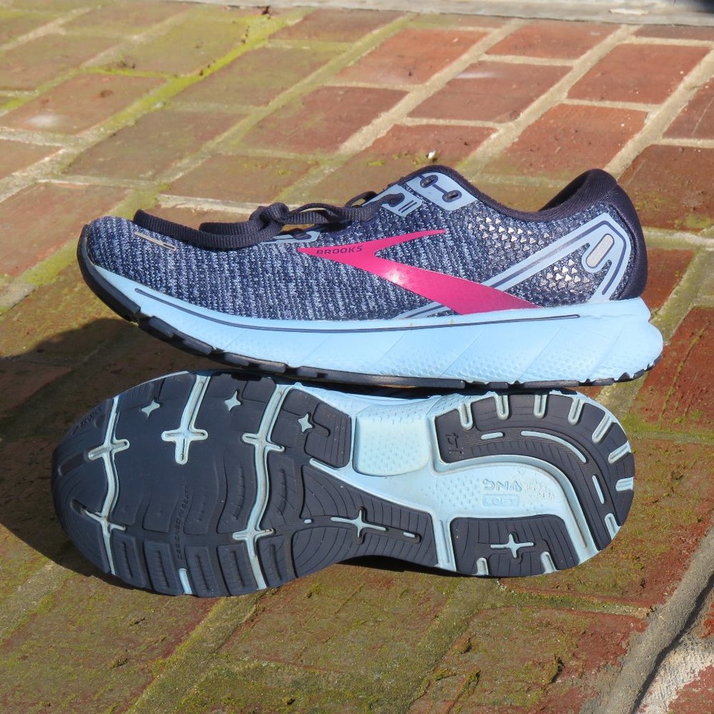 Women's Brooks Ghost 14 shoes/sneakers in great condition 9.5